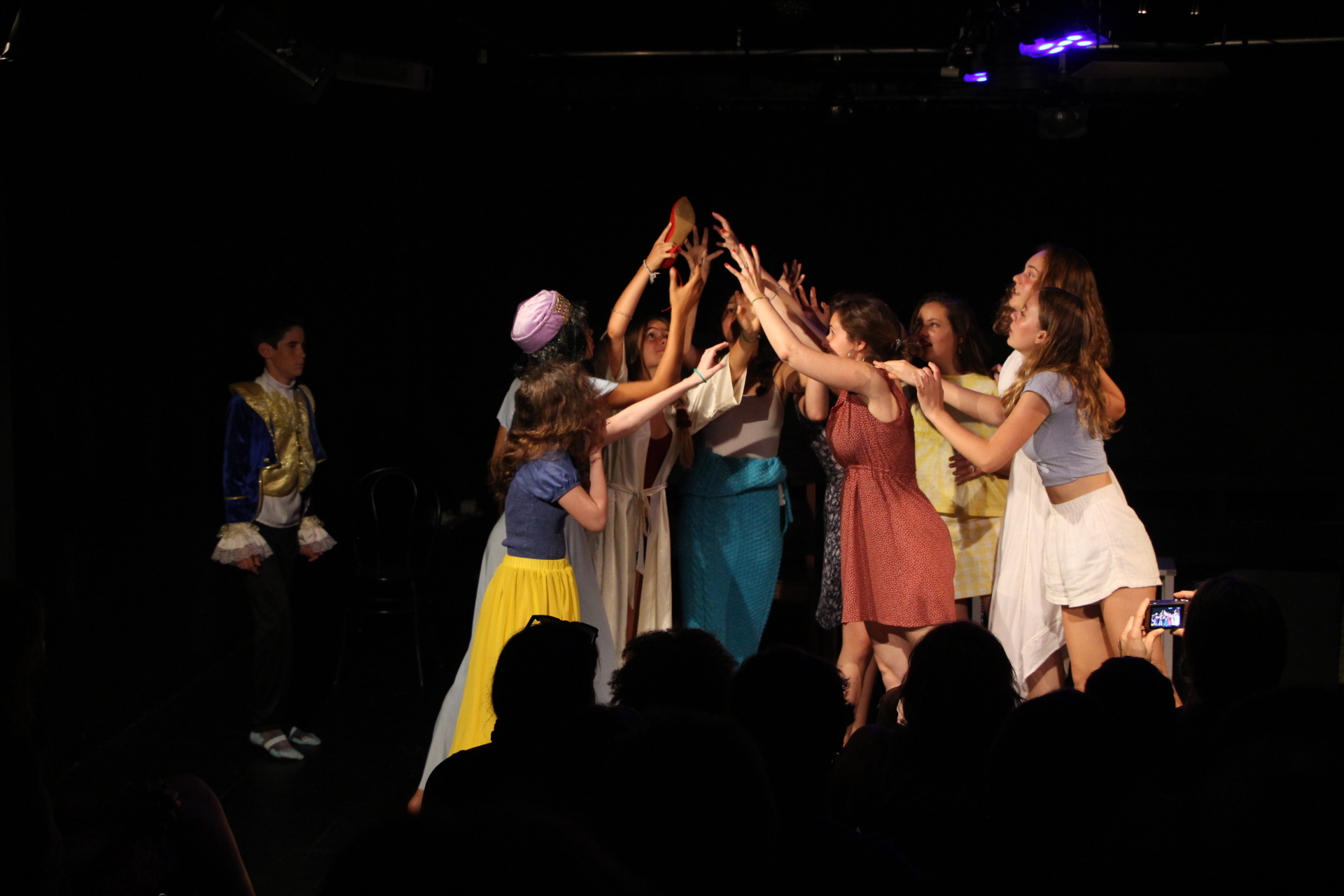 ¡NOVEDAD ESPECIAL EN L’AUTÈNTICA! Curso de Teatro Musical para niñes y jóvenes