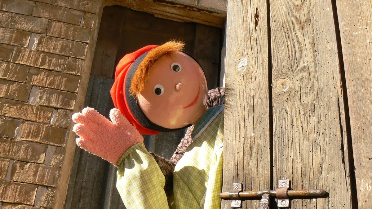 El gegant del pi. Espectacle de titelles i música en directe recomanada de 0 a 3 anys